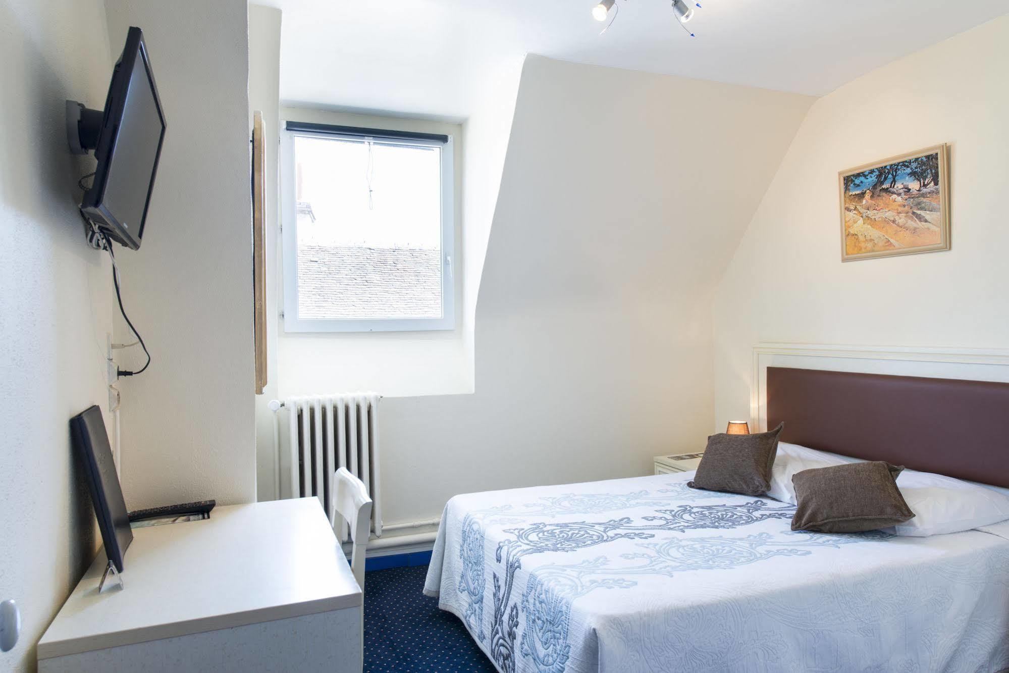 Logis Hôtel Central Montargis Buitenkant foto